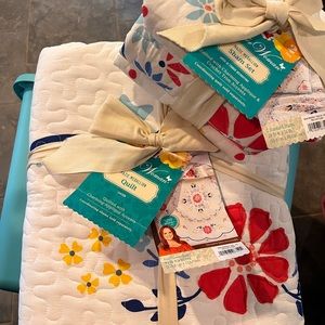 Pioneer Woman Quilt and Sham Set